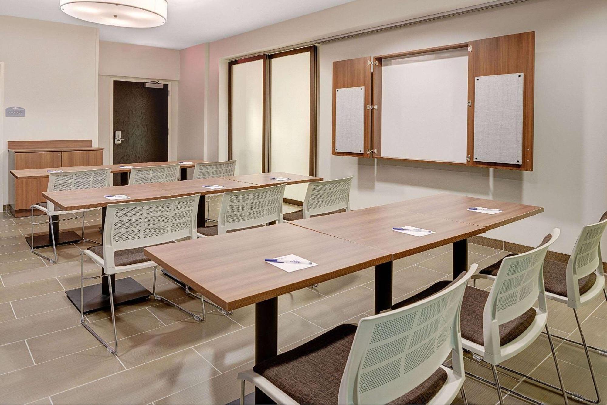 Microtel Inn & Suites By Wyndham Philadelphia Airport Ridley Park Buitenkant foto